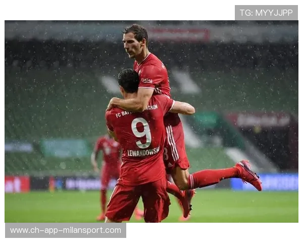 佩尼亚侧扑挡出莱万门前补射